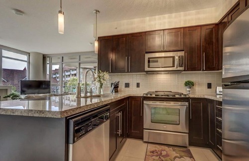 North End Condo | Downtown Luxury Accommodations steps to the Pool and Beach . Heart of Kelowna