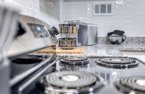 Columbus Apartment | Downtown Luxury Apartment, 15 mins to Fort Benning