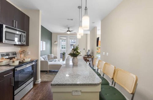 Courier City - Oscawana Apartment | Downtown Luxury APT | Pool | Gym | FREE parking B