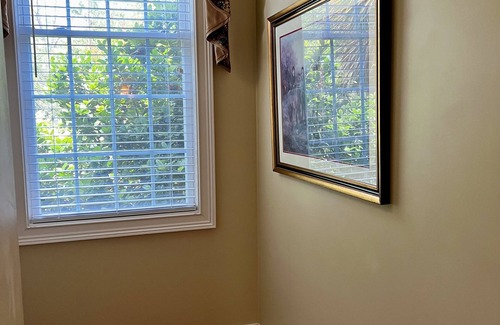 Aiken House | Downtown Luxury Charleston-style Row House/near Bruce's Field/Horse District