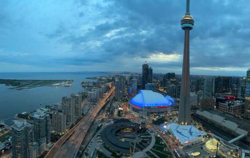 Toronto Entertainment District Apartment | DOWNTOWN, LUXURY CONDO, CN TOWER, ROGERS CENTER, SCOCIA ARENA, UNOBSTRUCTED VIEW