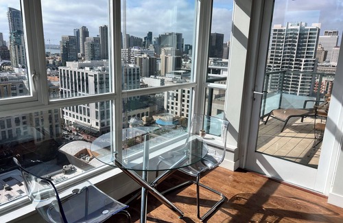 East Village Condo | Downtown Luxury Condo, Petco Ballpark, Gaslamp, Convention Center, Amazing Views
