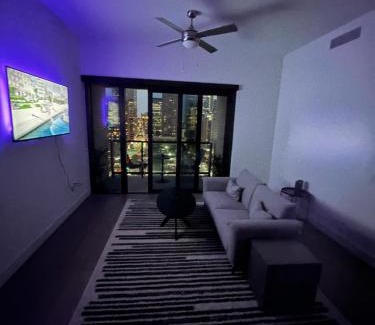 Midtown Apartment | Downtown Luxury Highrise DT HTX