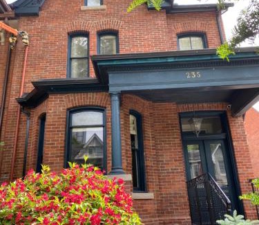 Cabbagetown South House | Downtown Luxury Victorian Retreat