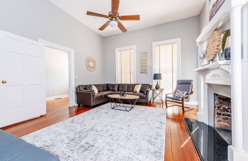 Macon House | Downtown Macon Chic- Directly behind the Macon City Auditorium!
