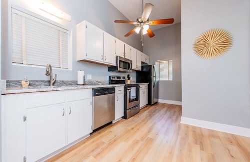 Macon House | Downtown Macon Duplex-Walk to Concerts, Food & Nightlife