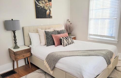 Shelbyville Apartment | Downtown Main Street One-Bedroom Suite w/ Hi-Speed Wifi