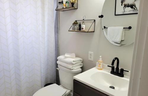 Shelbyville Apartment | Downtown Main Street One-Bedroom Suite w/ Hi-Speed Wifi