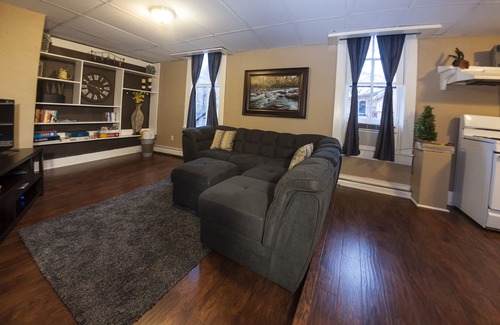 Manitou Springs Apartment | Downtown Manitou Springs