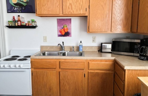 Marquette Apartment | DOWNTOWN MARQUETTE. WALK TO PUBS & RESTAURANTS BLOCKS FROM THE HARBOR AND NMU