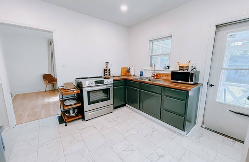 Marshall House | Downtown Marshall Home - Walk to Shops & Restaurants - Long Stays Welcome