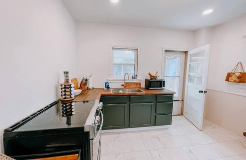 Marshall House | Downtown Marshall Home - Walk to Shops & Restaurants - Long Stays Welcome