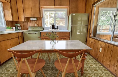 McCall House | Downtown McCall Cottage Near Davis Beach & Park