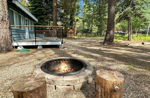 McCall House | Downtown McCall Cottage Near Davis Beach & Park