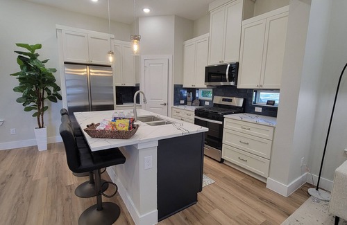 McKinney House | Downtown McKinney Townhouse, walking distance to the Historic District !