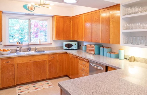Warm Sands House | Downtown Mid Mod Warm Sands Centrally Located