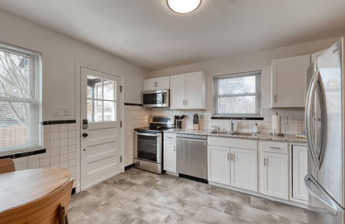 Edwardsville House | Downtown Midcentury Home- Walk to Everything!