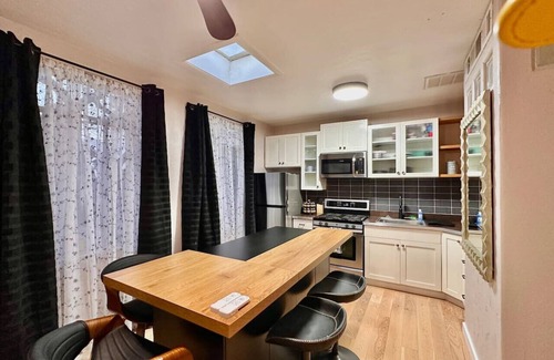 Las Cruces Apartment | Downtown Midcentury Studio+ 3 mins to Farmer's Mkt