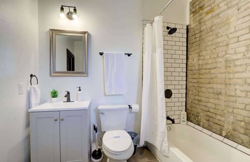 Lower East Side Apartment | Downtown Milwaukee Studio | Steps to Shore & Shops