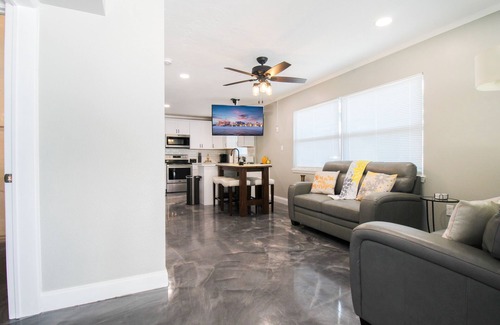 Downtown Condo | Downtown Modern Retreat, Sunflower