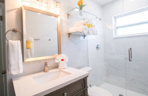 Downtown Condo | Downtown Modern Retreat, Sunflower