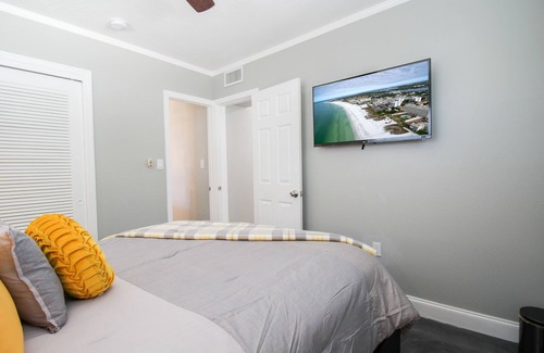 Downtown Condo | Downtown Modern Retreat, Sunflower