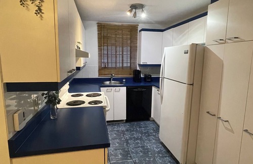 Ville-Marie Condo | Downtown Montreal condo, so close to everything your heart desires yet quiet!