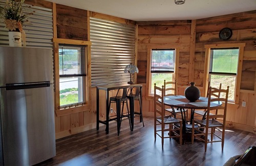 Mountain City House | Downtown Mountain City