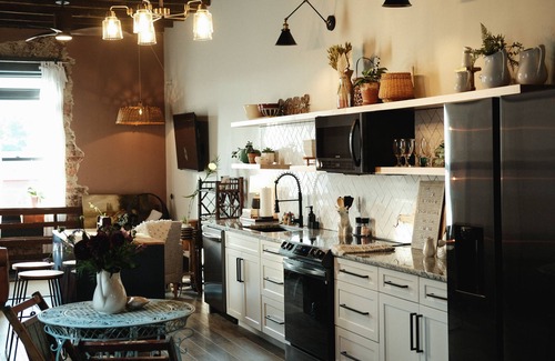 Murphy Apartment | Downtown Murphy Loft Apartment - Now PET Friendly