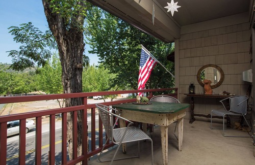 Murphys Condo | Downtown Murphys Loft: Spacious & Stylish