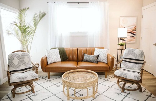 New Albany House | Downtown NA, close to LOU