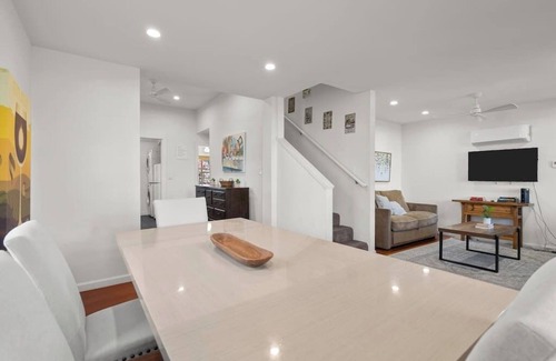 Napa House | Downtown Napa HOT TUB Retreat - 3 Bed l 2 bath