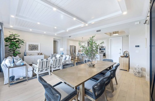 Redevelopment Area Condo | Downtown Naples - Luxury Apartment with all amenities near Beach and 5th Ave.