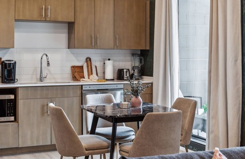 Eighth Avenue Condo | Downtown Nashville/Gulch Luxury Condo- Sleeps 6