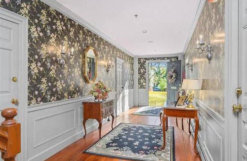 College Hill Apartment | Downtown, Near RISD & Train, Walk Everywhere