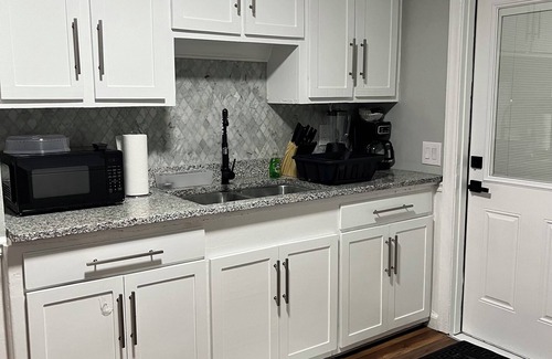 Rosewood Apartment | Downtown- Near USC, Williams Brice Stadium, Fort Jackson