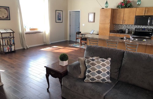 New Castle Condo | Downtown New Castle Indiana Condo Available for short-term and long-term stays.