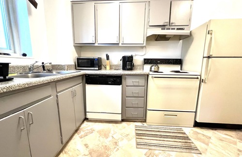 Peachtree Center Condo | Downtown Oasis | City Views | 9-O