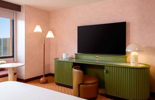 Red River Cultural District Hotel | Downtown Oasis | Museums. Restaurant