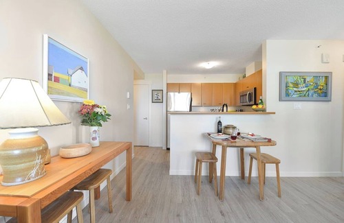 Downtown Victoria Condo | Downtown Ocean & Mountain Views with Parking
