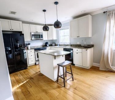 Biloxi House | Downtown Ocean Springs 2 bedroom 2.5 bath with garage