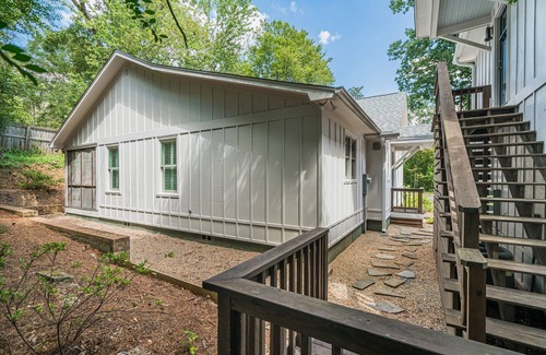 Oxford Apartment | Downtown on South Lamar Walk to the Square and Campus