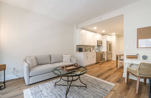 Harrison Apartment | Downtown One Bedroom Suite Steps to Metro North