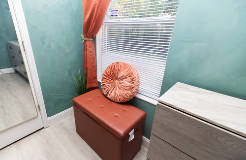 Holden-Paramore House | Downtown Orlando Creative Oasis- Hand Painted Murals & Free Parking.