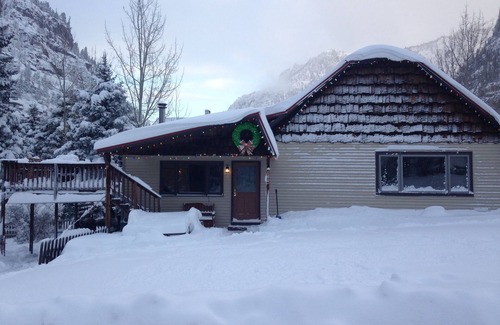 Ouray House | Downtown Ouray home with two living rooms, large yard and deck.