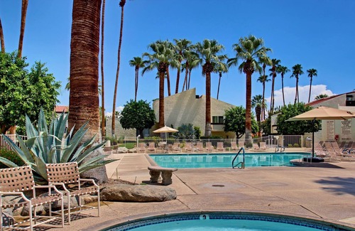 Deepwell Estates Condo | Downtown Palm Springs Biltmore Estates 1434