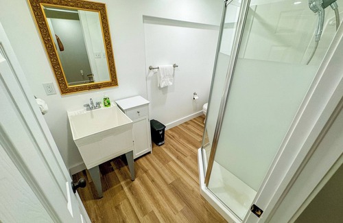 Charlottetown Apartment | Downtown-Parking-King-WiFi7-Self-Check-In