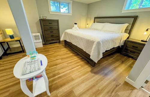 Charlottetown Apartment | Downtown-Parking-King-WiFi7-Self-Check-In