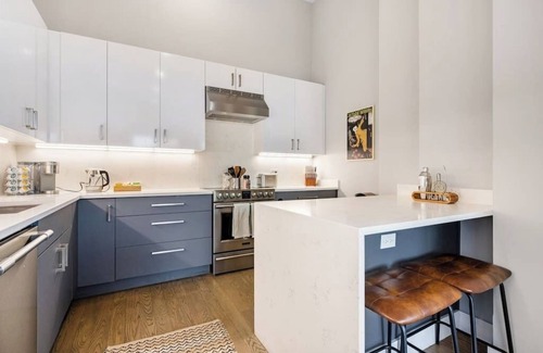 Printers Row Condo | Downtown Penthouse Lake Views #1|Gym, Parking+Pool