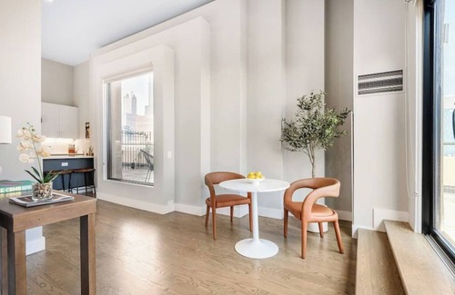 Printers Row Condo | Downtown Penthouse Lake Views #1|Gym, Parking+Pool